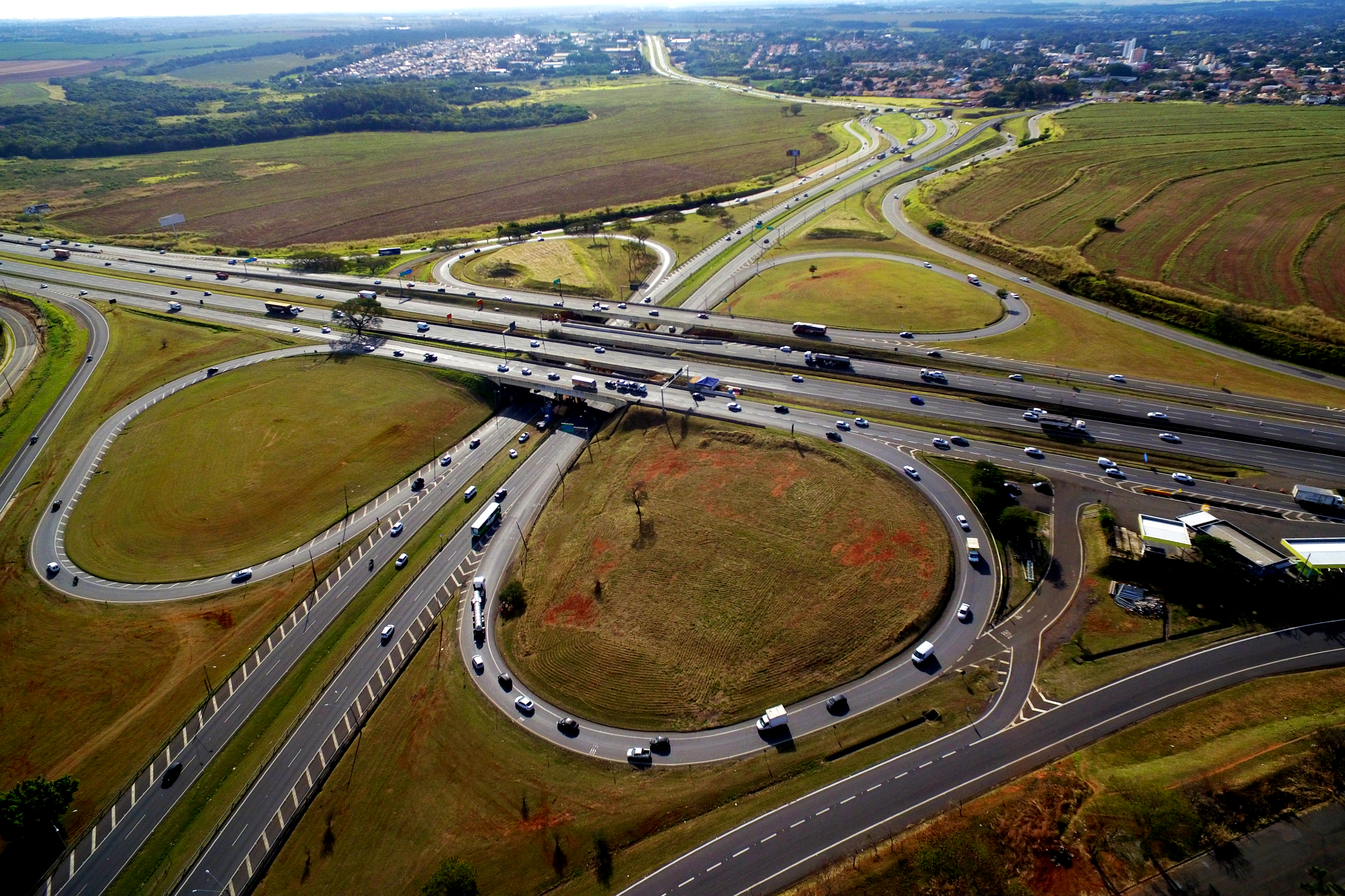 Período de Festas deve levar 3,2 milhões de veículos ao Corredor Dom Pedro de rodovias